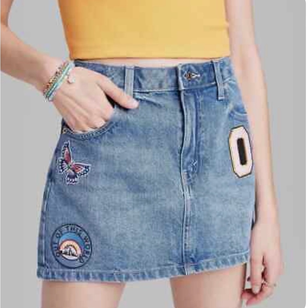 Women's Wild Fable Low-Rise Blue Denim Mini Skirt w/patches Size 6